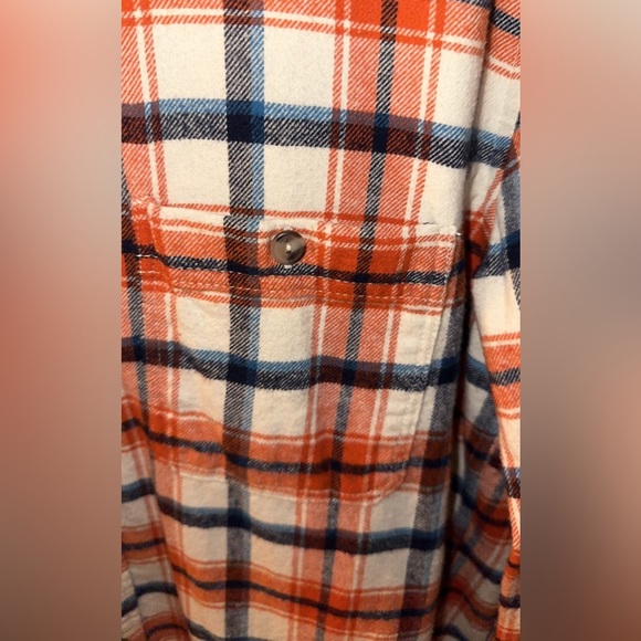 Men’s Gap Flannel Button Down - Picture 3 of 4